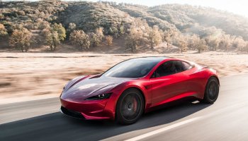 Илон Маск представил два новых автомобиля Tesla 16.11.2017