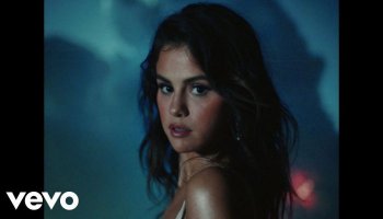 Selena Gomez feat Rauw Alejandro — «Baila Conmigo»