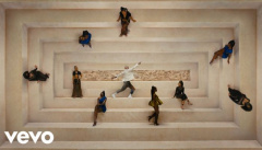 Chris Brown — «Call Me Every Day»