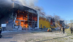 Россия обстреляла торговый центр в Кременчуге