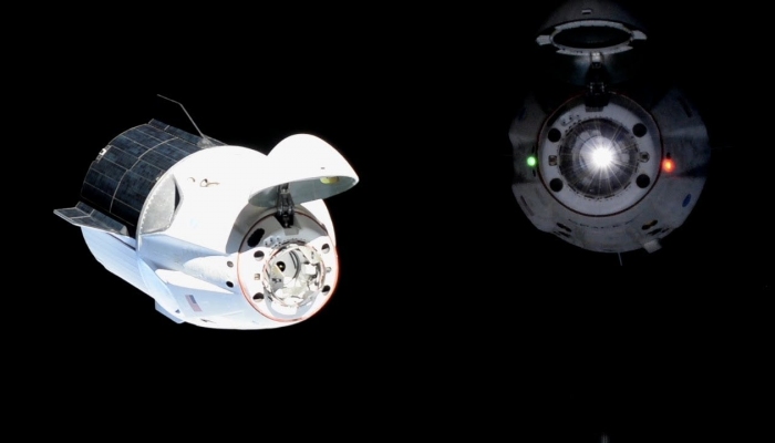 Стыковка SpaceX Crew Dragon с МКС